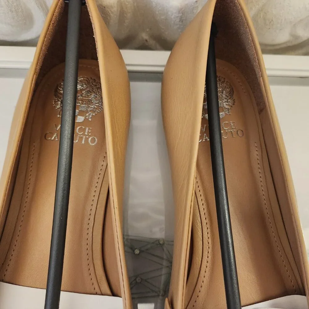 Vince Camuto Bowmel Flats. NIB. Cream Tan Napa. Size 5.5. NIB